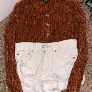 WHOLE OUTFIT BUNDLE!! cute white jean shorts with a cropped velvet top